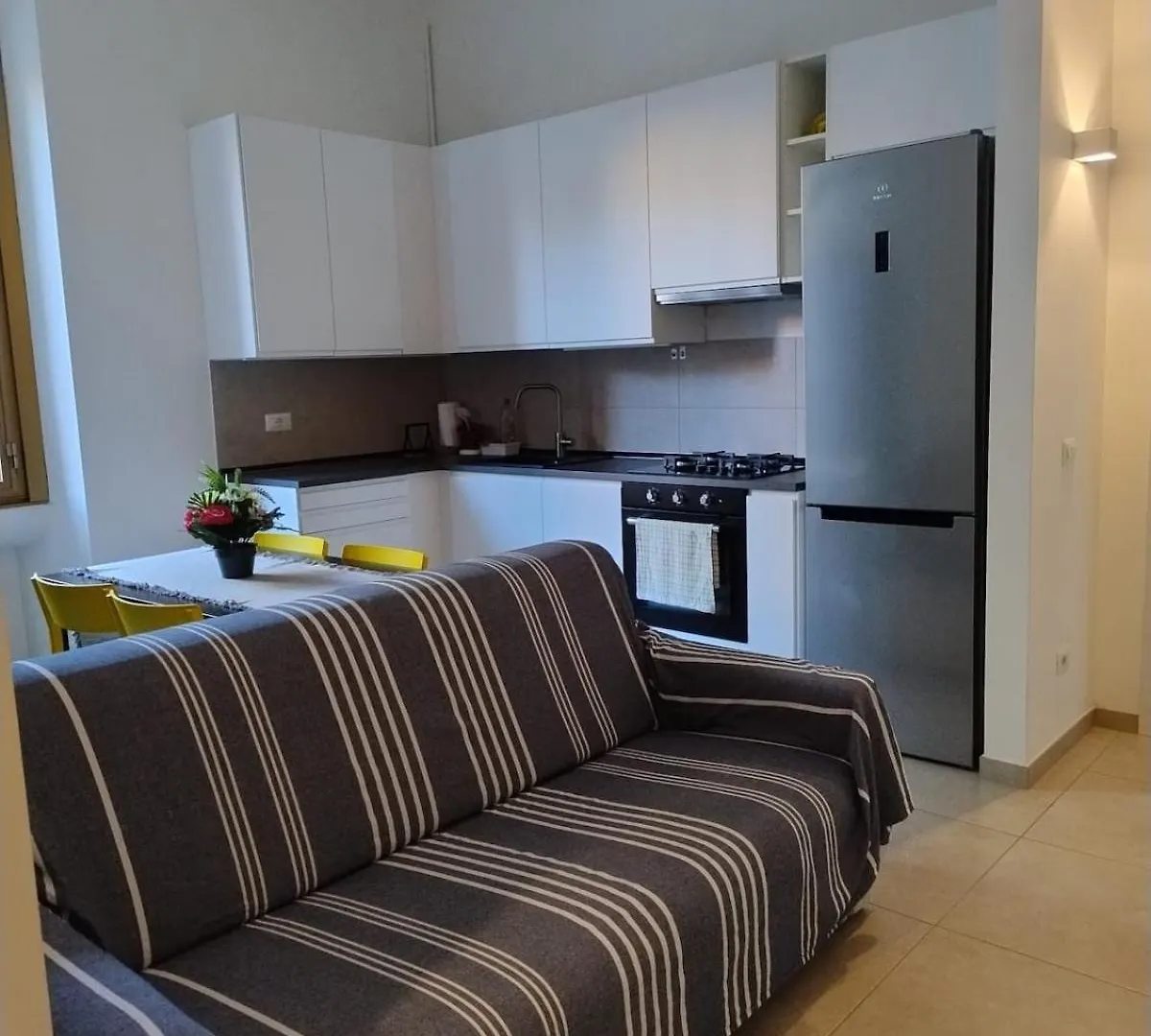 Renovated Apartment Near Metro And Station - Bnb Laurana Milán Italia