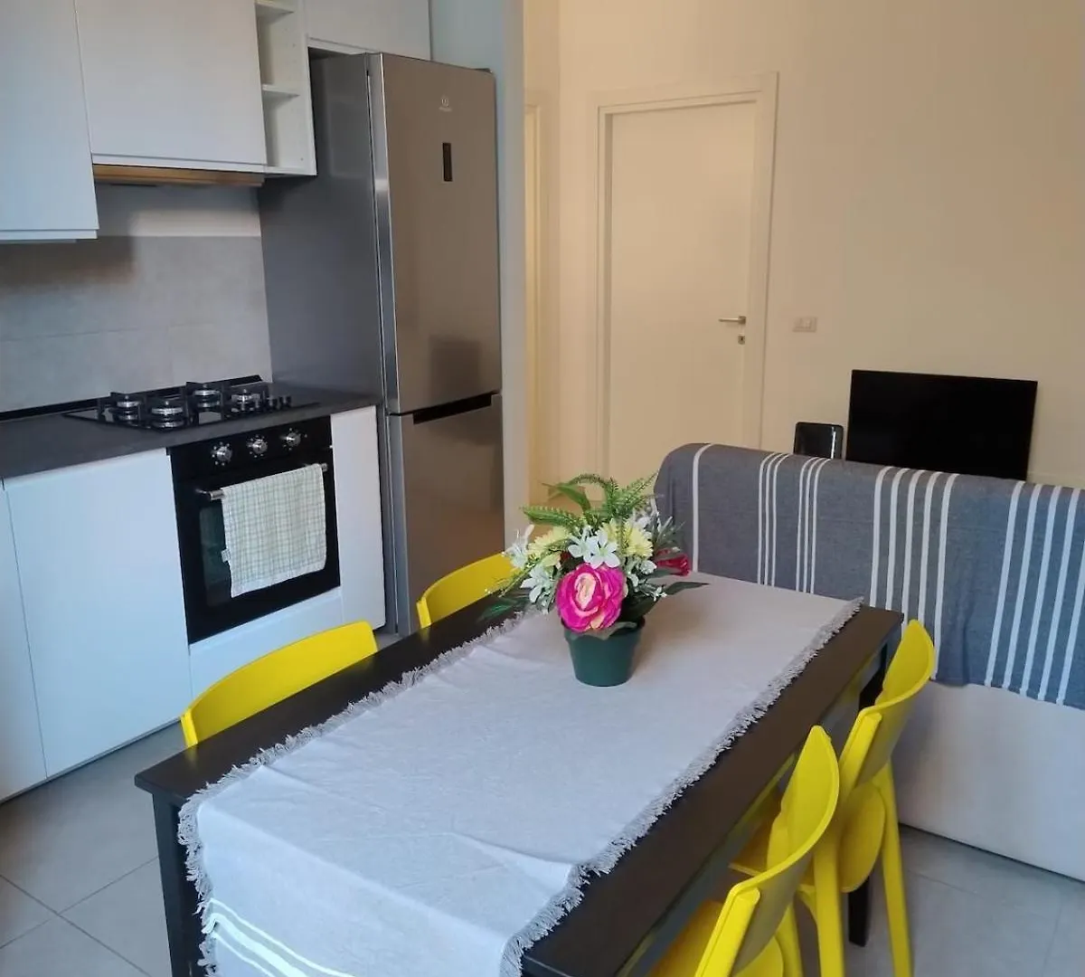 Renovated Apartment Near Metro And Station - Bnb Laurana Milán 0*,
